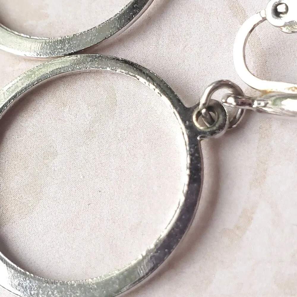 VTG Crown Trifari Silvertone Hoop Earrings Clip on 1” Diam Floral Wreath Signed - Picture 8 of 9